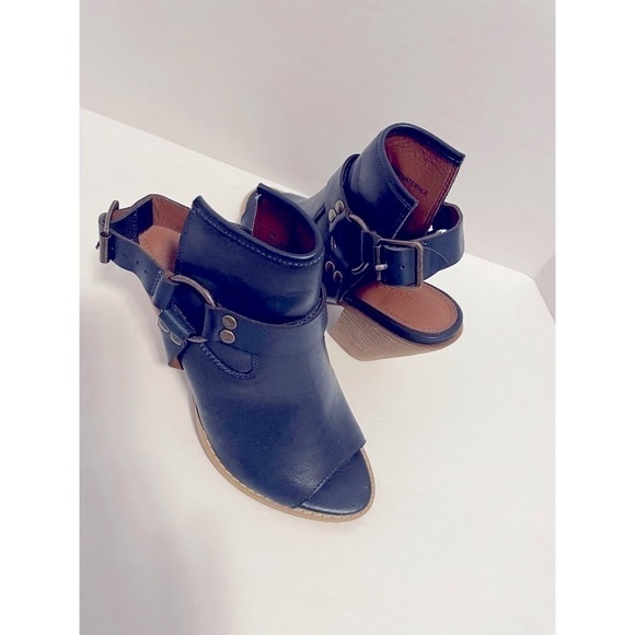 Mojo Moxy Dolce Navy Spring Shoes size 6m NEW - Picture 3 of 8